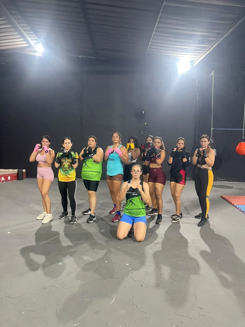 Turma feminina reunida após o treino